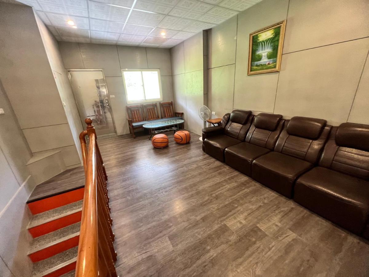 Golden Flower Homestay Yuli Bagian luar foto