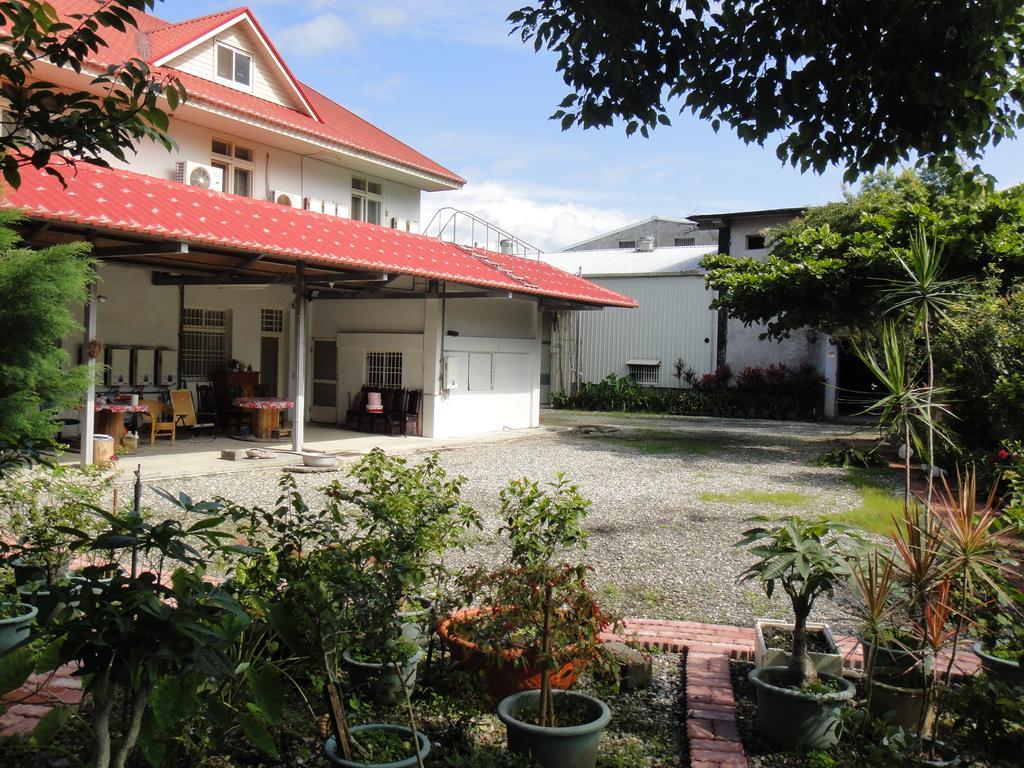 Golden Flower Homestay Yuli Bagian luar foto