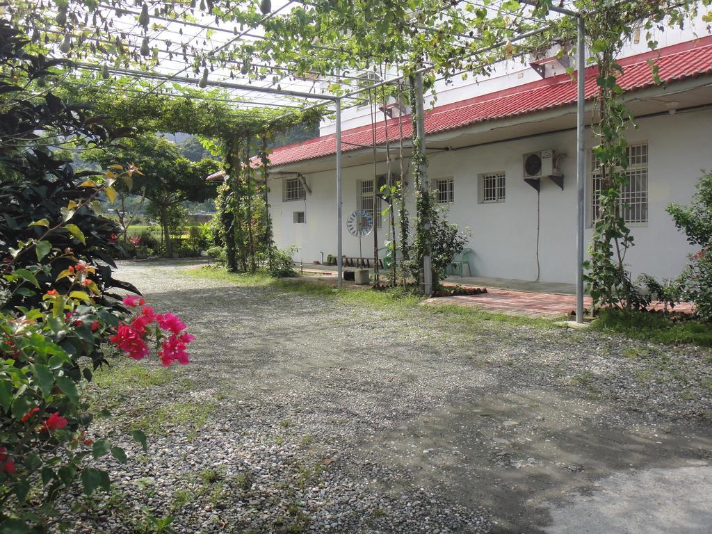 Golden Flower Homestay Yuli Bagian luar foto
